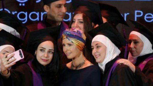 اسماء الاسد زوجة الرئيس السوري بشار الاسد خلال حفل تخرج لمدرسي أصحاب الاحتياجات الخاصة في دمشق

