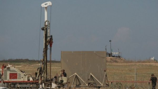 إسرائيل تشرع في بناء جدار مع غزة