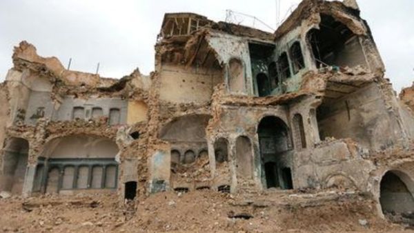 منزل محطم في مدينة الموصل
