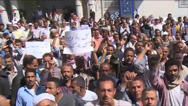 100 ألف معلم يمني يتلقون رواتبهم من الامم المتحدة
