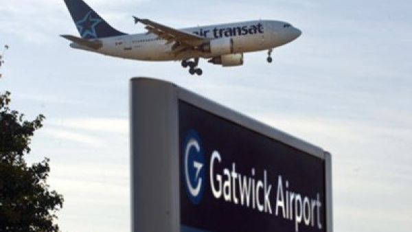 السلطات البريطانية تخلي إحدى الصالات في مطار /جاتويك/ في لندن