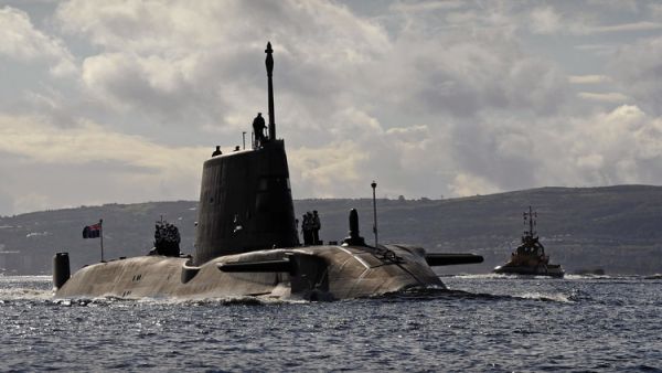 اصطدام غواصة نووية تابعة للبحرية البريطانية وسفينة تجارية قرب سواحل جبل طارق