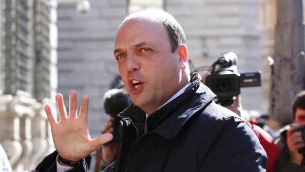  وزير الداخلية الإيطالي أنجيلينو ألفانو