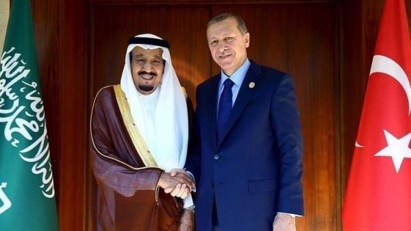العاهل السعودي الملك سلمان بن عبد العزيز والرئيس التركي رجب طيب أردوغان