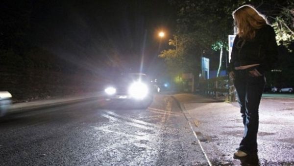 غرامة تصل إلى 3750 يورو على من يثبت دفعه أموالا مقابل الجنس