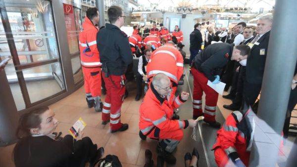 إصابة أكثر من 50 شخصا جراء تسرب مادة مجهولة في مطار هامبورغ