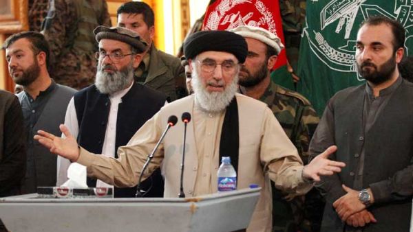 زعيم الحرب الافغاني السابق قلب الدين حكمتيار