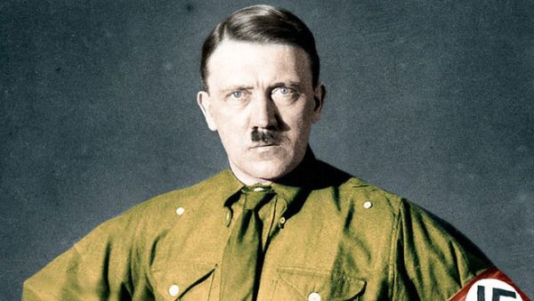  الزعيم النازي أدولف هتلر