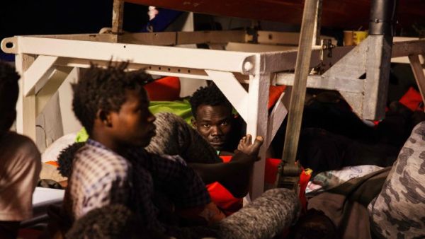 سوف يتم استجواب طاقم قيادة السفينة، التي تديرها منظمة ألمانية غير حكومية