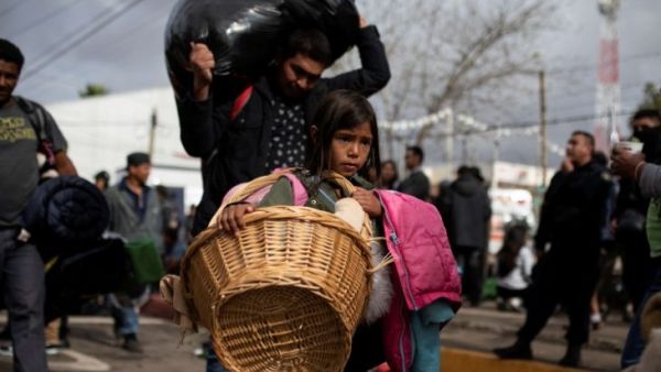 دونالد ترامب يهدد بإغلاق حدود بلاده مع المكسيك