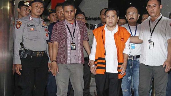 احتجاز رئيس البرلمان الاندونيسي لتجاهله الإجابة على أسئلة لجنة مكافحة الفساد