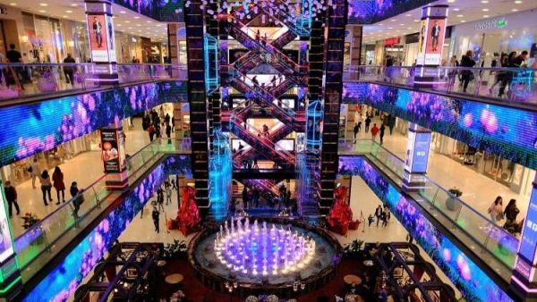 إجلاء أكثر من 4 آلاف شخص من 10 مراكز تجارية في موسكو