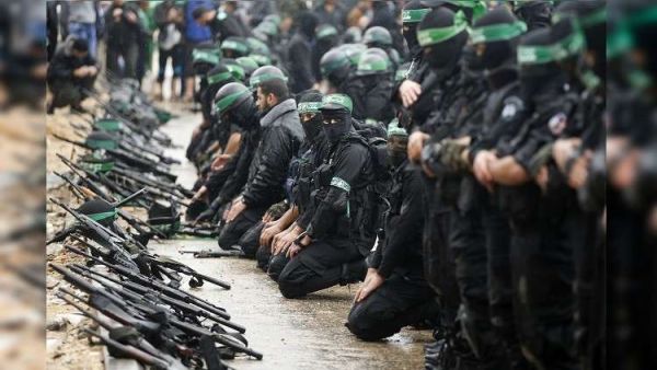 مقاتلون من كتائب عز الدين القسام