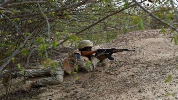 جندي من بوركينا فاسو يشارك في تدريبات بالقرب من واغادوغو 