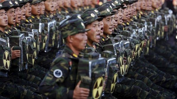 عرض عسكري في كوريا الشمالية