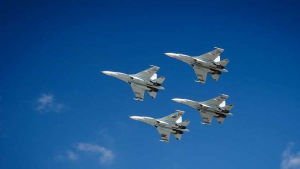 فوج من مقاتلات "سو-27"