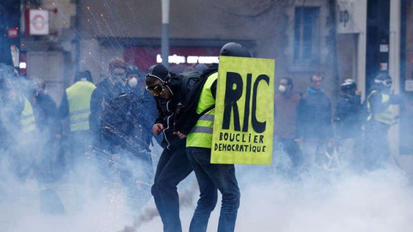 مجموعة على فيسبوك أطلقت دعوات للتظاهر تحت شعار "السترات الصفراء الفصل السادس عشر: عصيان"