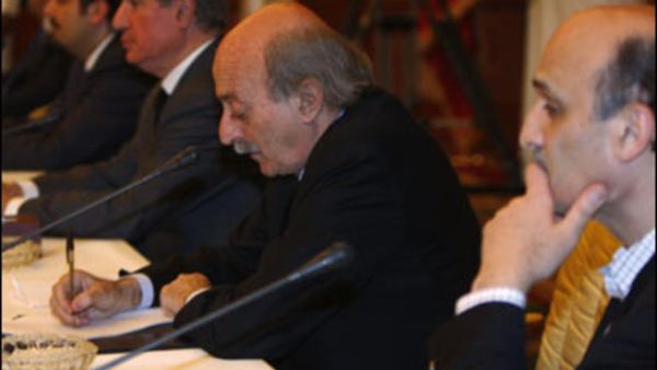 الحوار اللبناني يبحث الدفاع 