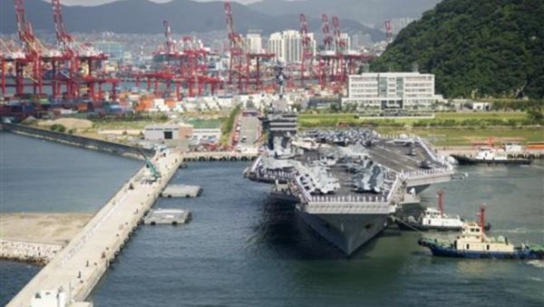 حاملة طائرات اميركية ترسو في ميناء كوري جنوبي/أ.ف.ب