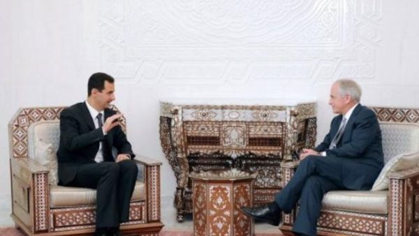 الرئيس السوري خلال استقباله السيناتور الجمهوري الاميركي بوب كروكر