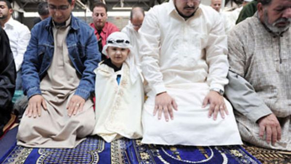 رأى المجلس الفرنسي للديانة الاسلامية ان التشبيه الذي قامت به لوبن يشكل اهانة لمسلمي فرنسا