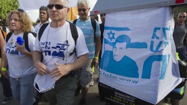 مسيرة في اسرائيل بالذكرى الرابعة لاسر شاليط- ارشيف 