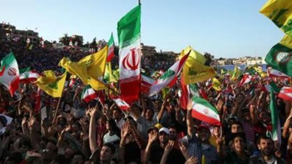 انصار حزب الله اللبناني في استقبال الرئيس الإيراني محمود أحمدي نجاد في بنت جبيل 