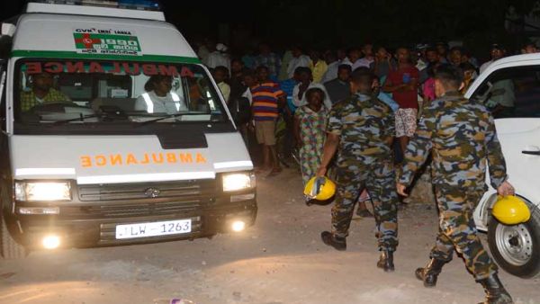 مقتل 10 أشخاص في سريلانكا بعد انهيار مكب للقمامة
