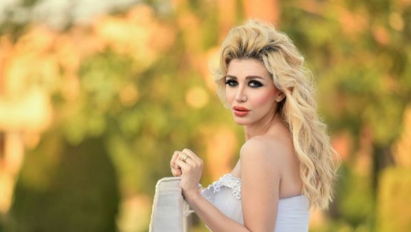 الفنانة سارة 