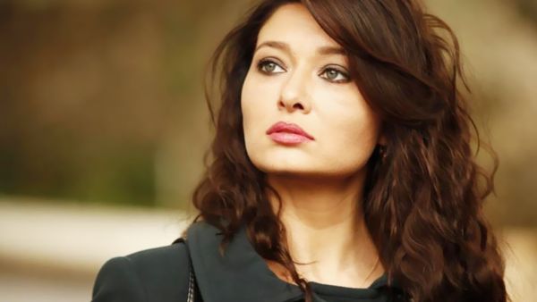 الفنانة التركية نورجول يشيلجاي