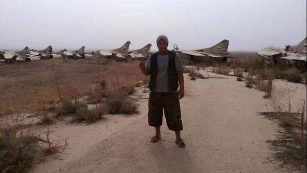 المعارضة تسيطر على اكبر مطار في ادلب 