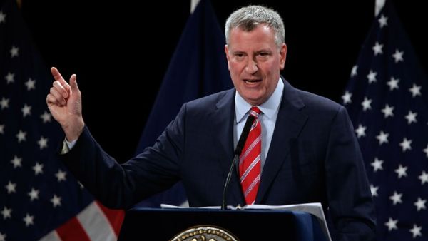 عمدة نيويورك بيل ديبلاسيو