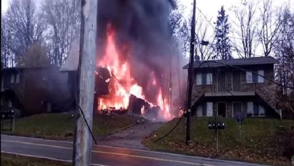 مقتل 9 باصطدام طائرة صغيرة بمبنيين سكنيين في اوهايو