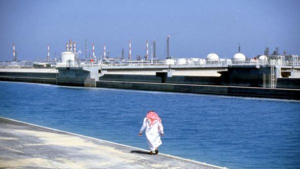 خفضت العقوبات الدولية صادرات إيران من النفط الخام إلى نحو 1.1 مليون برميل يوميا