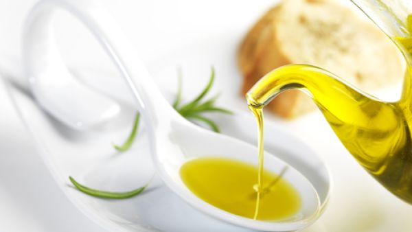 زيت الزيتون يحتوى على أحماض دهنية أحادية التشبع


