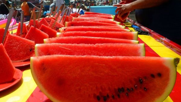 Announced just before Ramadan, the UAE import ban on Omani produce is hurting farmers. (AFP/ Sabah Arar)