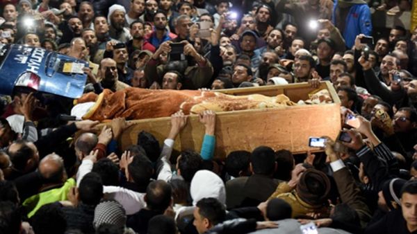 آلاف في جنازة الشيخ عبد الرحمن بمسقط رأسه