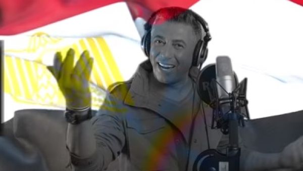 عمر العبداللات يغني للجيش المصري