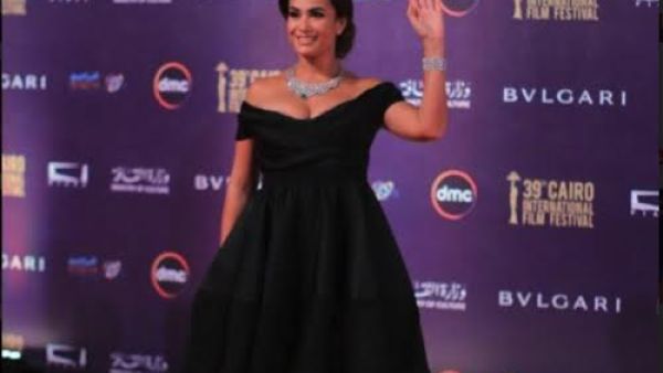إطلالات النجمات على سجادة حفل مهرجان القاهرة السينمائي