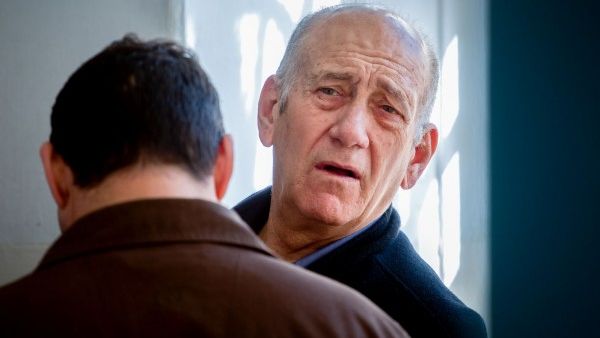 أوضح أولمرت أنه لم يصدر أي بيان لما قام به ضد إيران 