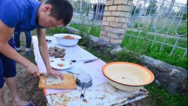 بالصور:مسجد في إحدى دول آسيا الوسطى يشهد اجواء الروحانية في رمضان