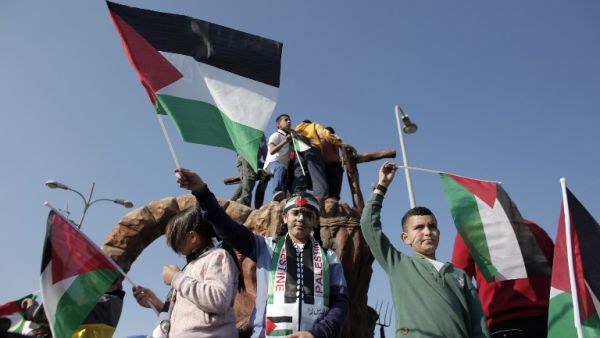 Arab Israelis wave the Palestinian flag during a rally commemorating Land Day on March 30, 2016 in the northern Israeli village of Arrabe. (AFP/Ahmad Gharabli)
