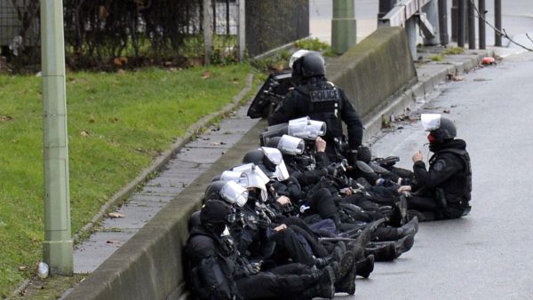 حماس والجهاد الاسلامي تدينان اعتداءات باريس  