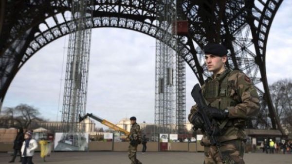 شرطة باريس ستجهز برشاشات ومعدات جديدة