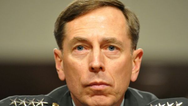 الجنرال الاميركي المتقاعد ديفيد بترايوس