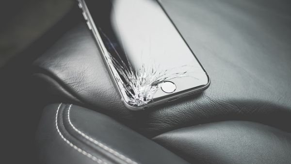 With the Samsung Galaxy S8 being covered in glass, it's not surprise that it is quite fragile. (Pexels)
