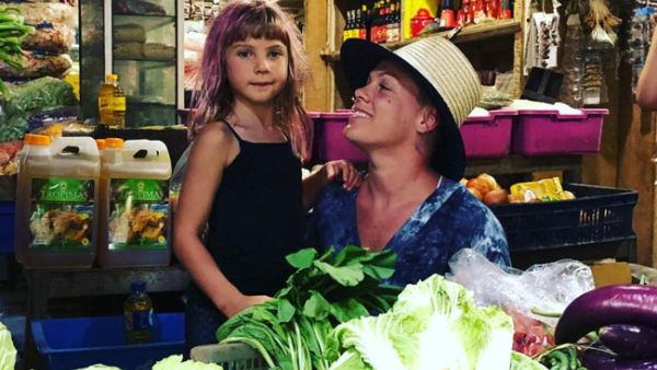 The seven-year-old copied her famous mom's unconventional style (Source: Pink /Instagram )
