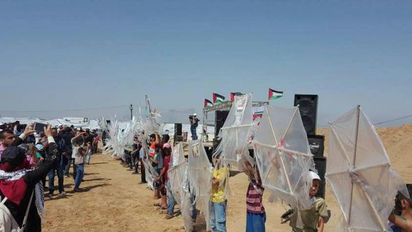 هدد رئيس الوزراء الإسرائيلي بنيامين نتنياهو بخصم مبالغ التعويضات، التي تقدمها الحكومة لأصحاب المزارع المحترقة