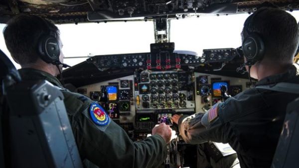 يتدرب الطيارون المشاركون في التمرين على خوض المعارك الجوية