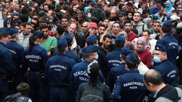 Police officers block migrants in order to prevent them from overcrowding trains at Keleti (East) railway station in Budapest on Sept. 10, 2015. (AFP/Farenc Isza)